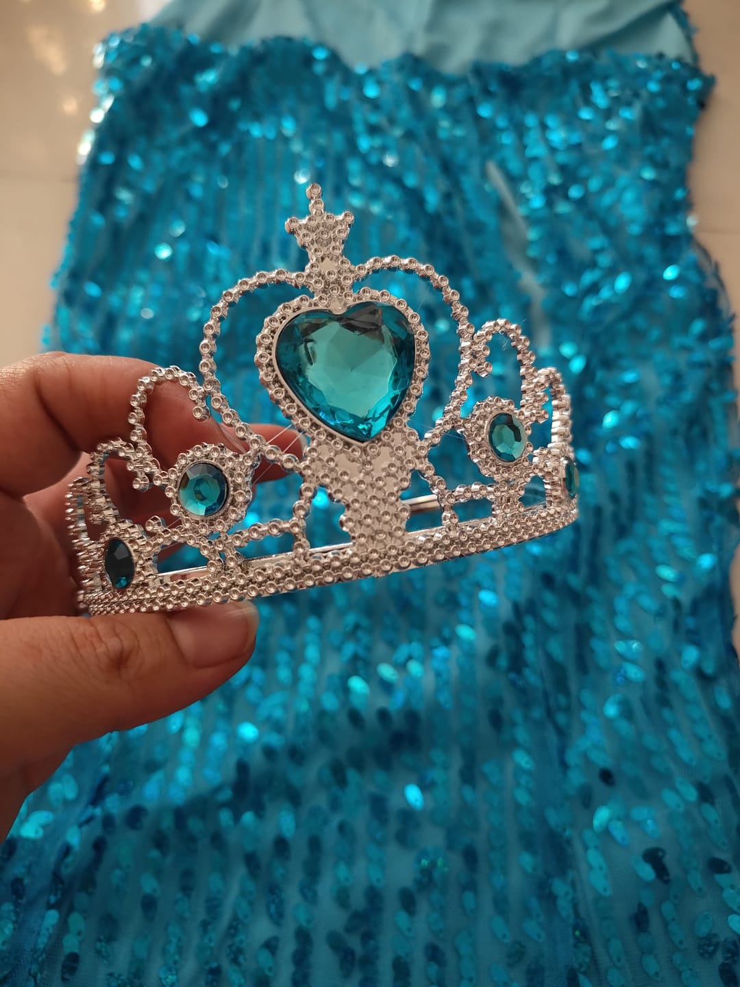 Customer photo review of Fancydresswale Elsa Birthday Party Dress Up for Little Girls with Crown,Wand,Gloves Accessories 3-12 Years, Blue