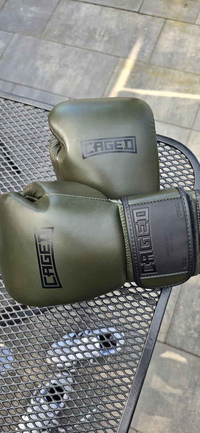 Customer photo review of Caged Bokshandschoenen 'X' Series - Kaki Groen/Zwart