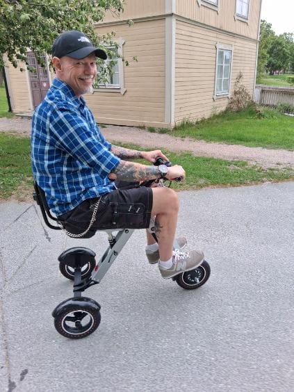Customer photo review of Mini trottinette pliable 3 roues ES-35 pour PMR et Séniors - Tricycle ultra léger