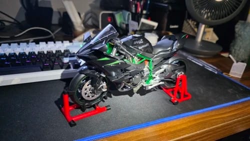 Customer photo review of Kawasaki Ninja H2R-1:9 (Edición humo)