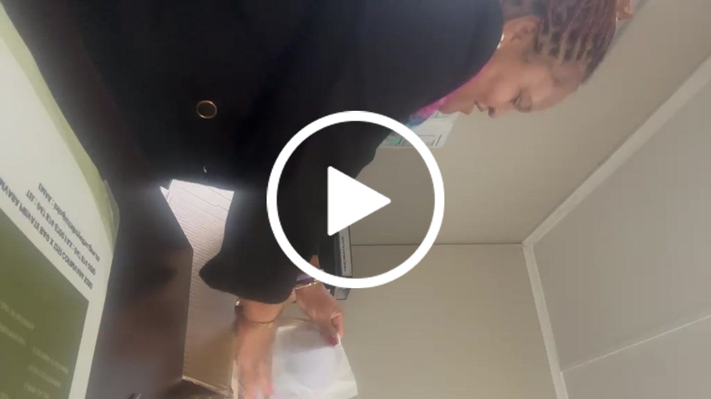 Customer video review of Double Pack 75cm Large Check-In