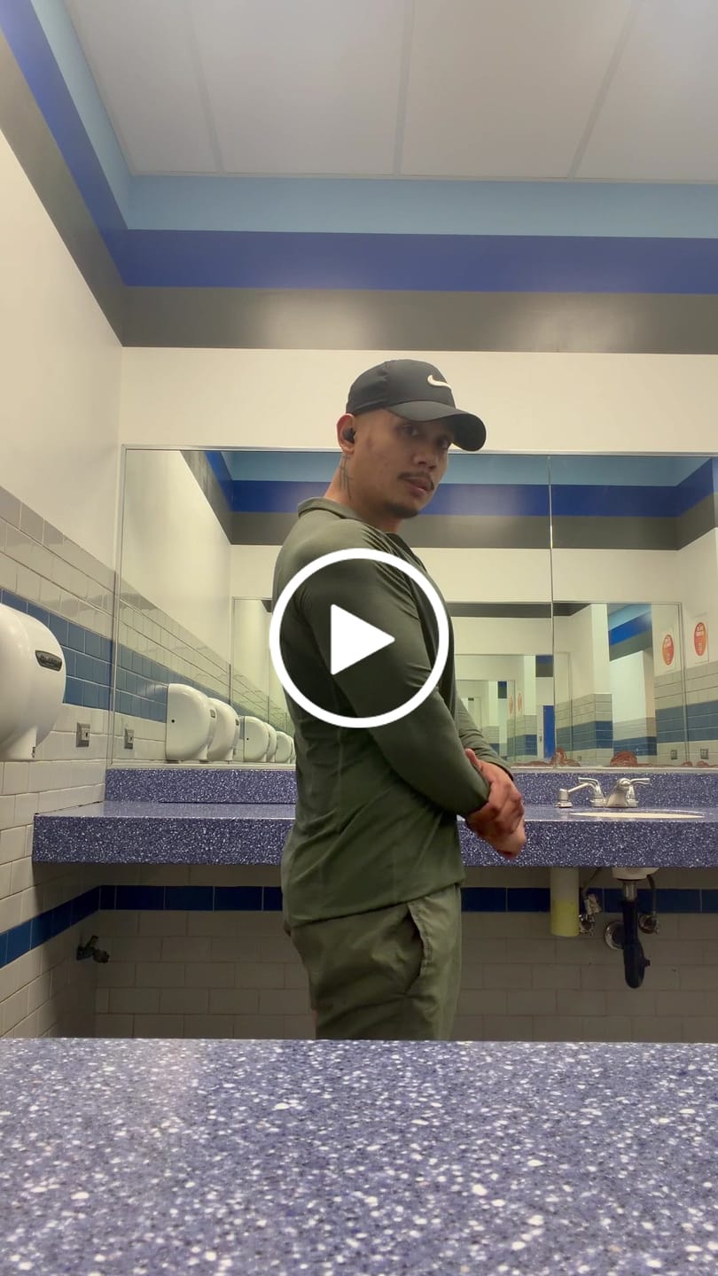 Customer video review of Fitted Performance Quarter Zip