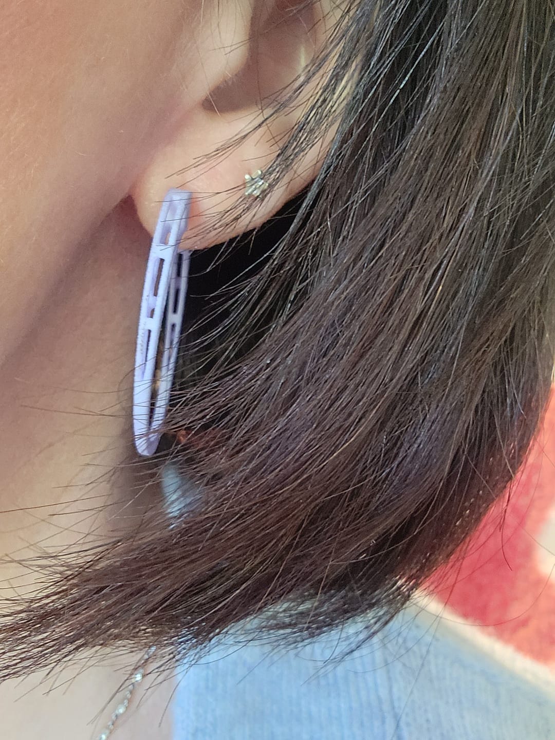 Customer photo review of Anneaux d’oreilles COSMOS — Design architectural minimaliste en nylon recyclé