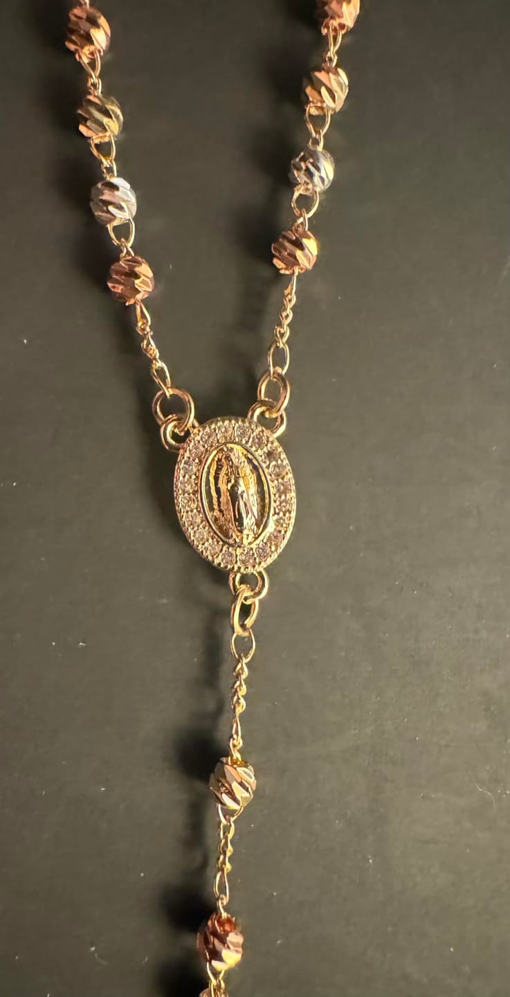 Customer photo review of Collar Cruz Virgen María