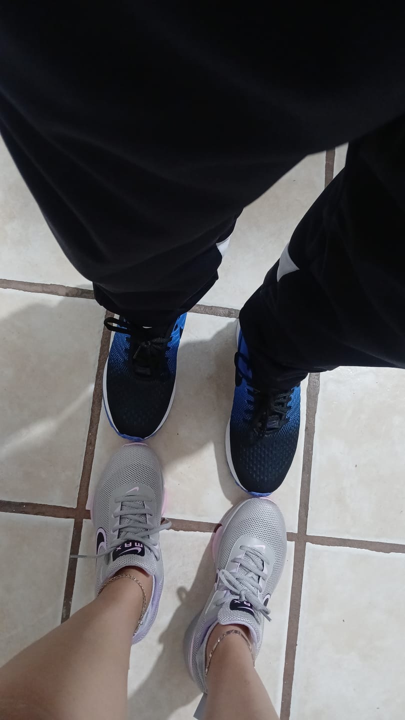 Customer photo review of Tenis 025 Plata Lila Rosa