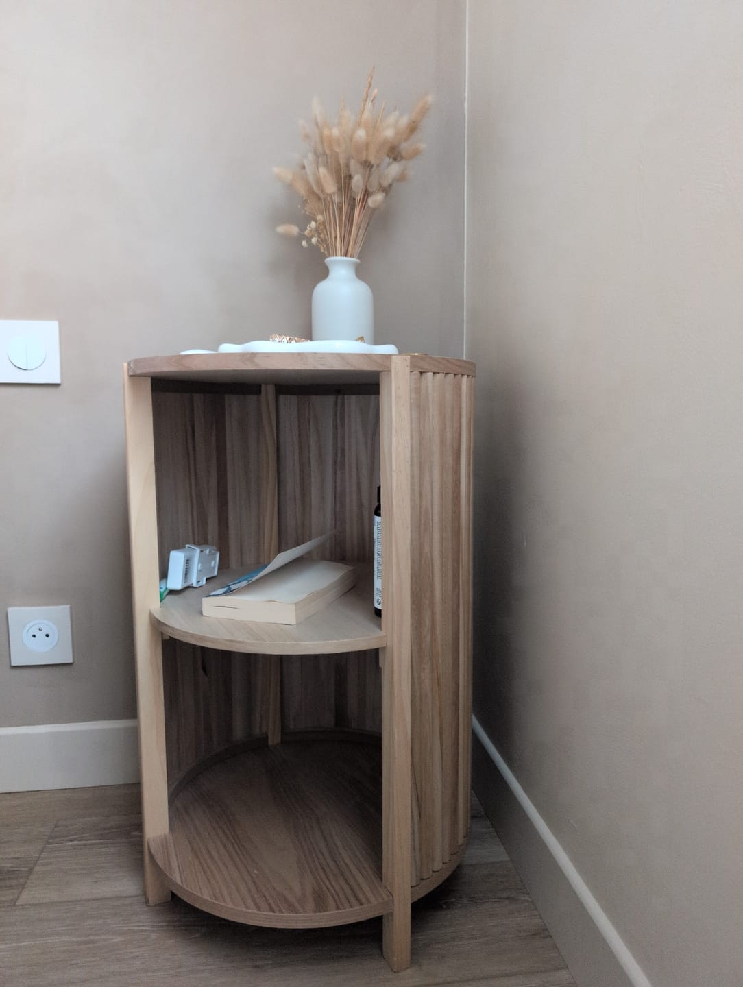 Customer photo review of ALTA - Table de chevet avec 2 rangements en bois massif