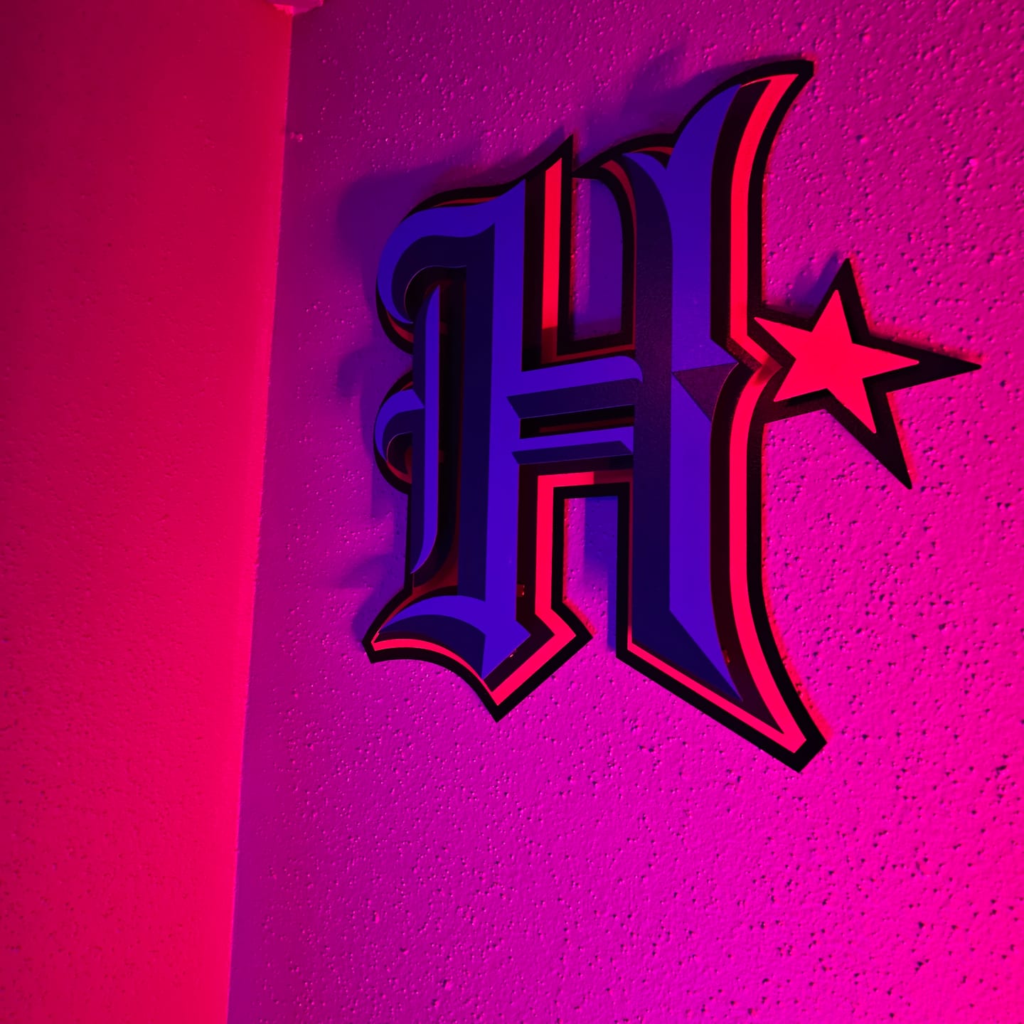 Customer photo review of Houston Texans "H" 3D Vintage Metal Wall Art