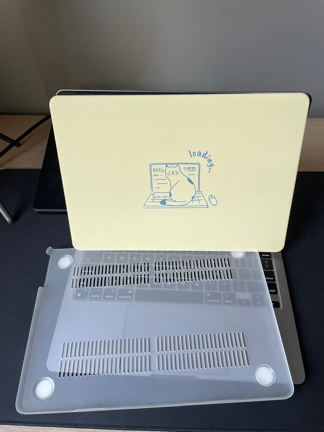 Customer photo review of Cat Loading Protective Case for Macbook Air & Pro 13/14/16 inch