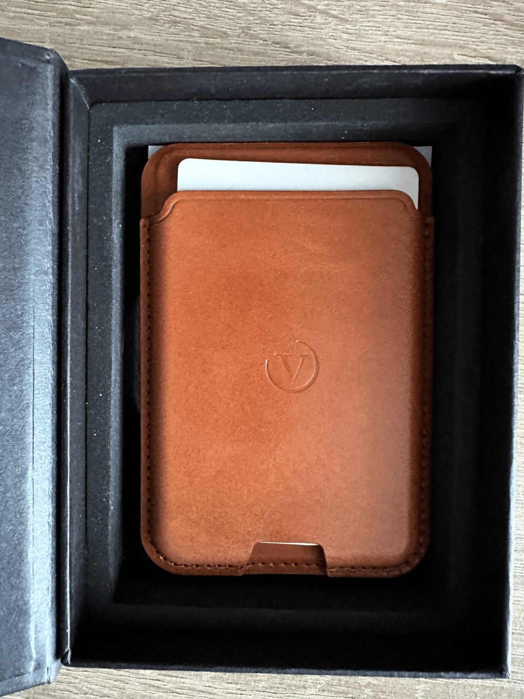 Customer photo review of Vanguard VN900 MagSafe Wallet V2 Pro