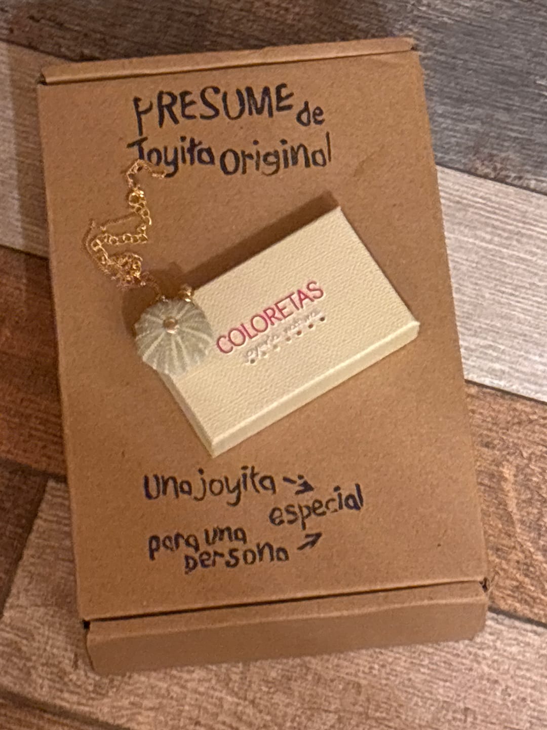 Customer photo review of Colgante Erizo Verde Natural mediano