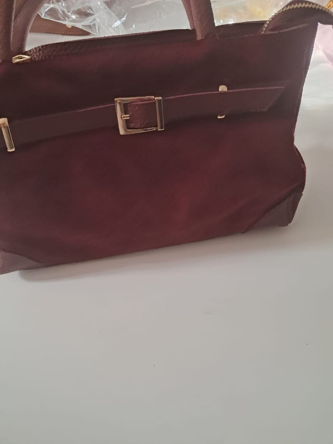 Customer photo review of ÈCLA Classic 24 – Hakiki Süet Deri Çanta - Bordo