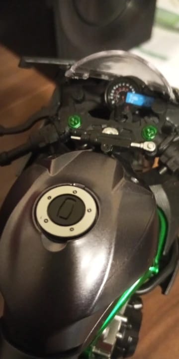 Customer photo review of Kawasaki Ninja H2R-1:9 (Edición humo)