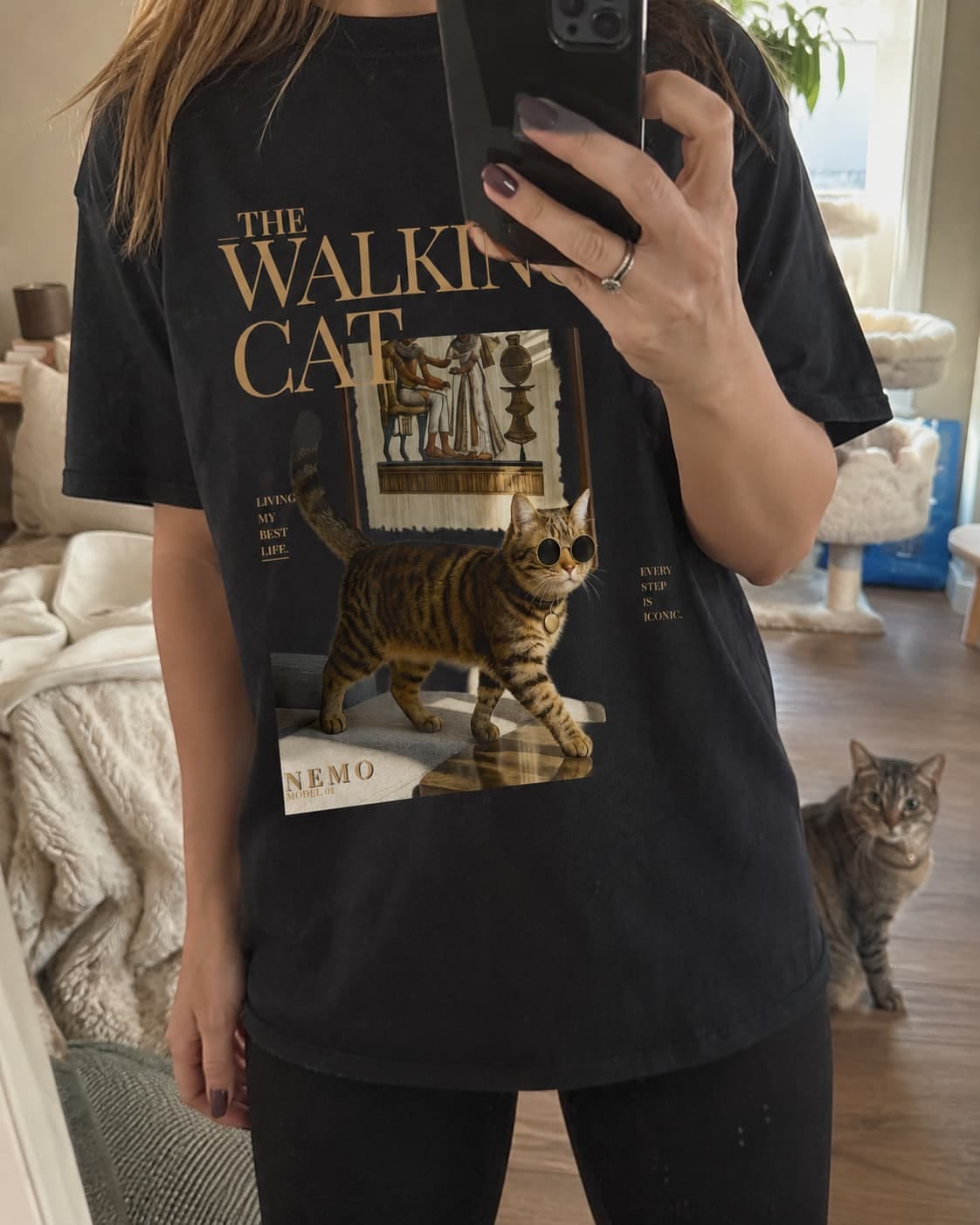 Customer photo review of Walking Cat T-Shirt - Eigenes Foto + Name