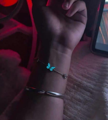 Customer photo review of Pulsera Mariposa Azul Radiante