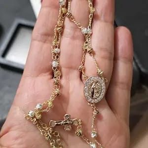 Customer photo review of Collar Cruz Virgen María
