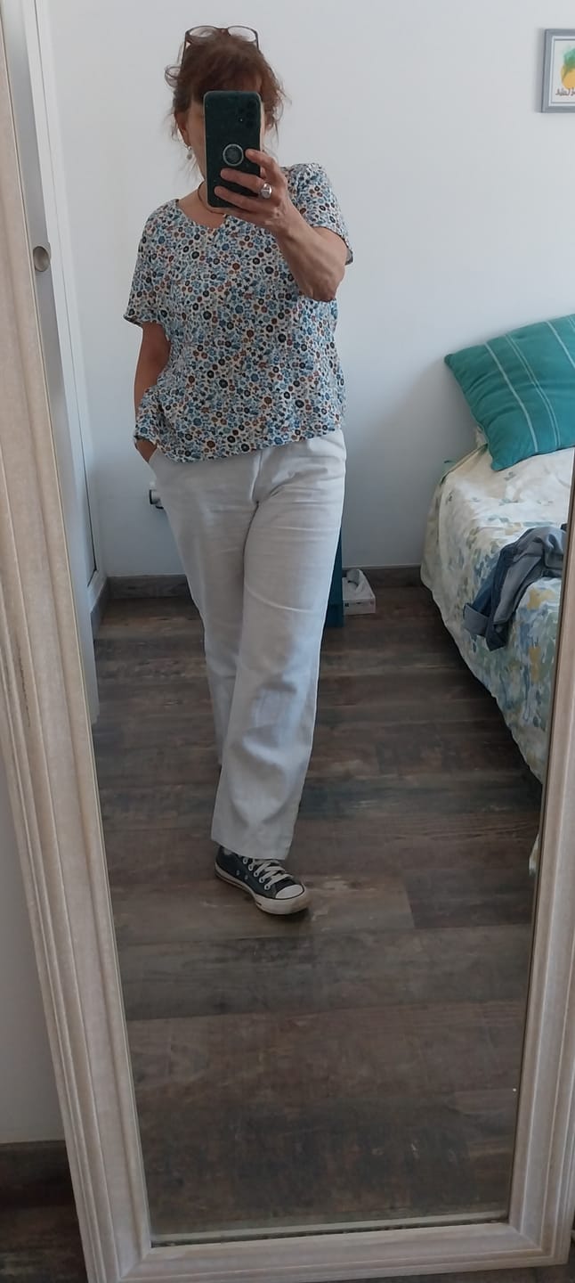Customer photo review of Blouse Nila - Double gaze de coton fleurettes bleues