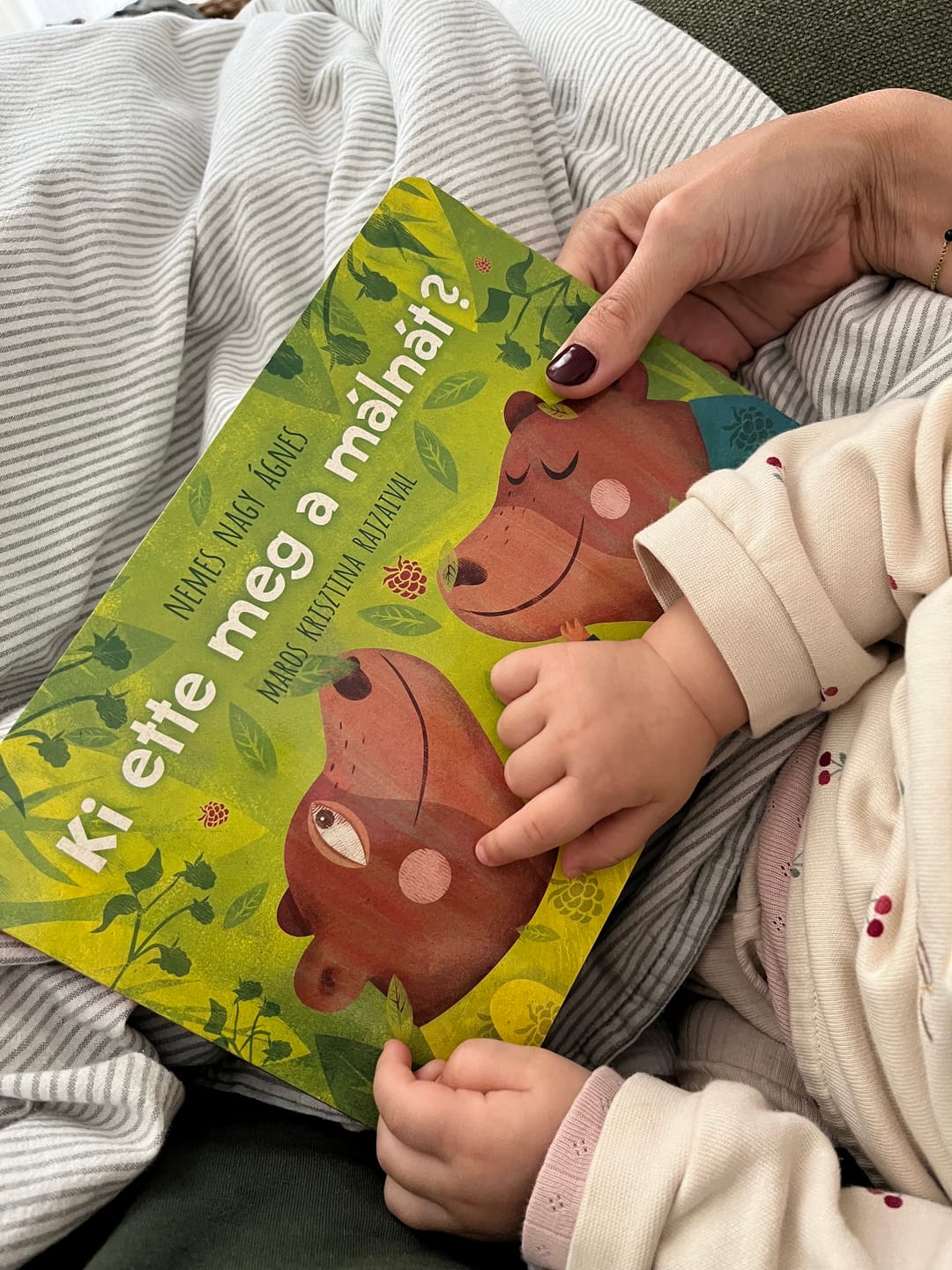 Customer photo review of Nemes Nagy Ágnes: Ki ette meg a málnát? - lapozó