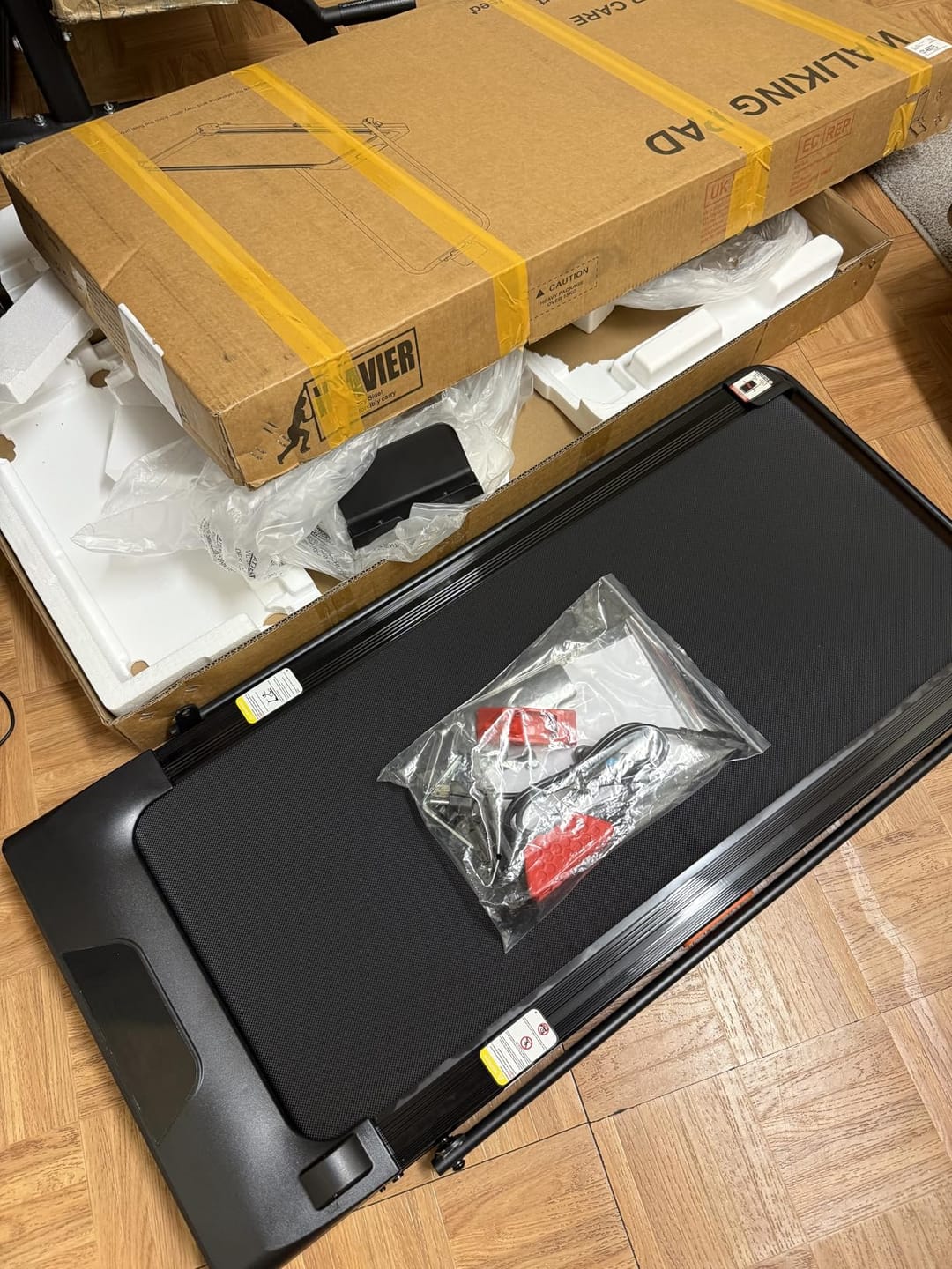 Customer photo review of Umay U18F Folding 3-in-1 Walking Pad with 10%/15% Incline 1-10 km/h