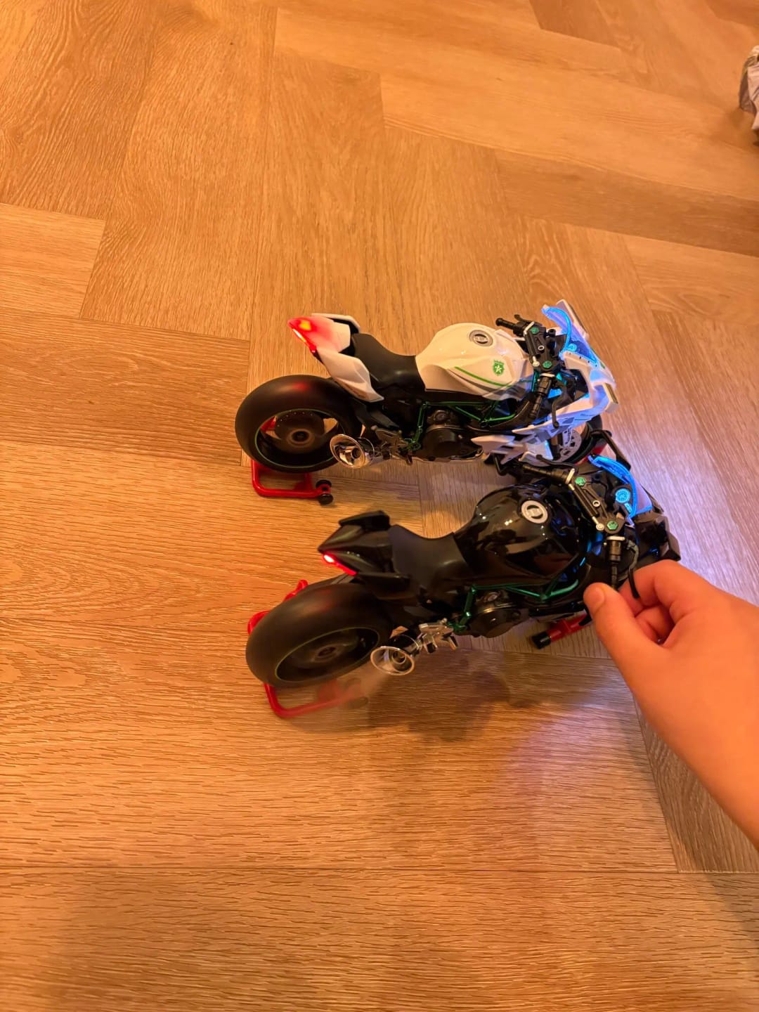 Customer photo review of Kawasaki Ninja H2R-1:9 (Edición humo)