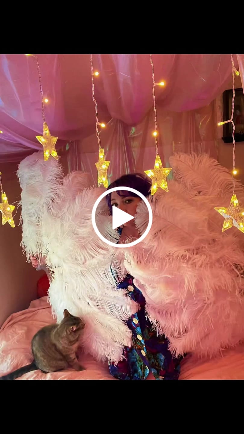 Customer video review of Fancy Burlesque Fan - Single Layer