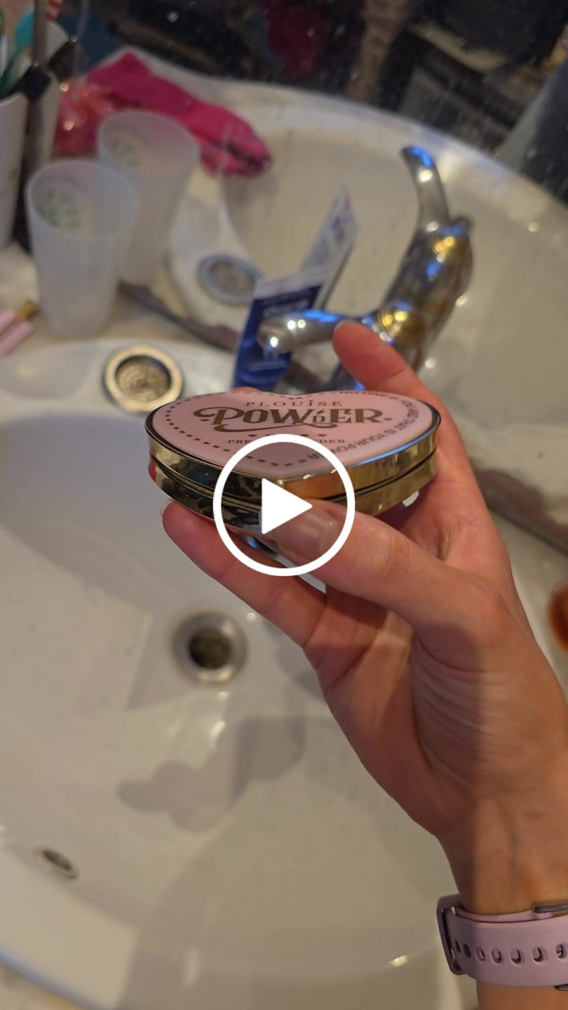 Customer video review of Under-Eye Brightening Powder