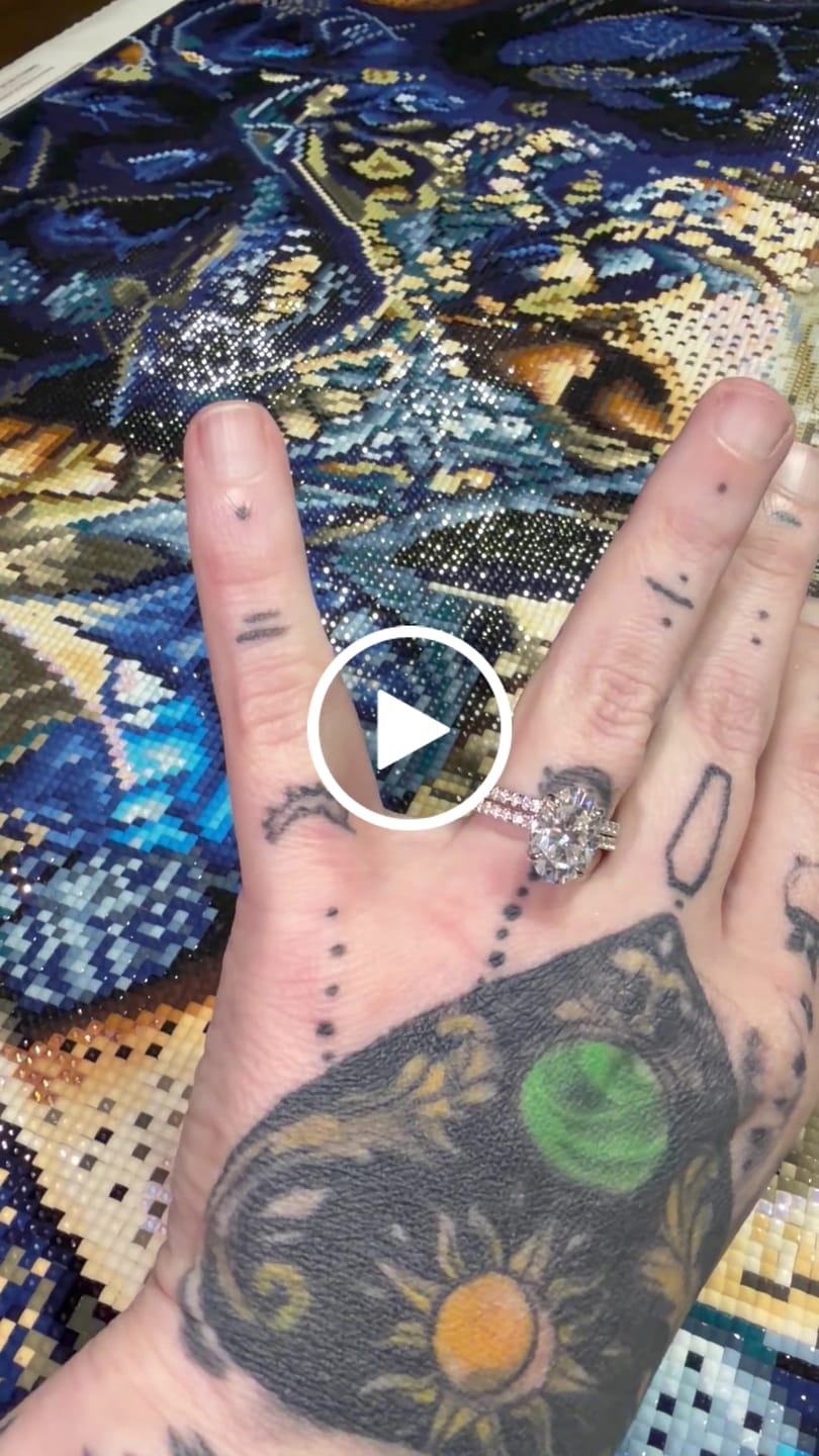 Customer video review of S925 Moissanite 4.0 Ct ～5.5 Ct Oval Cut White Gold/Yellow Gold Wedding Ring For Women