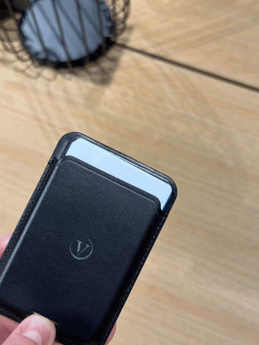Customer photo review of Vanguard VN900 MagSafe Wallet V2 Pro