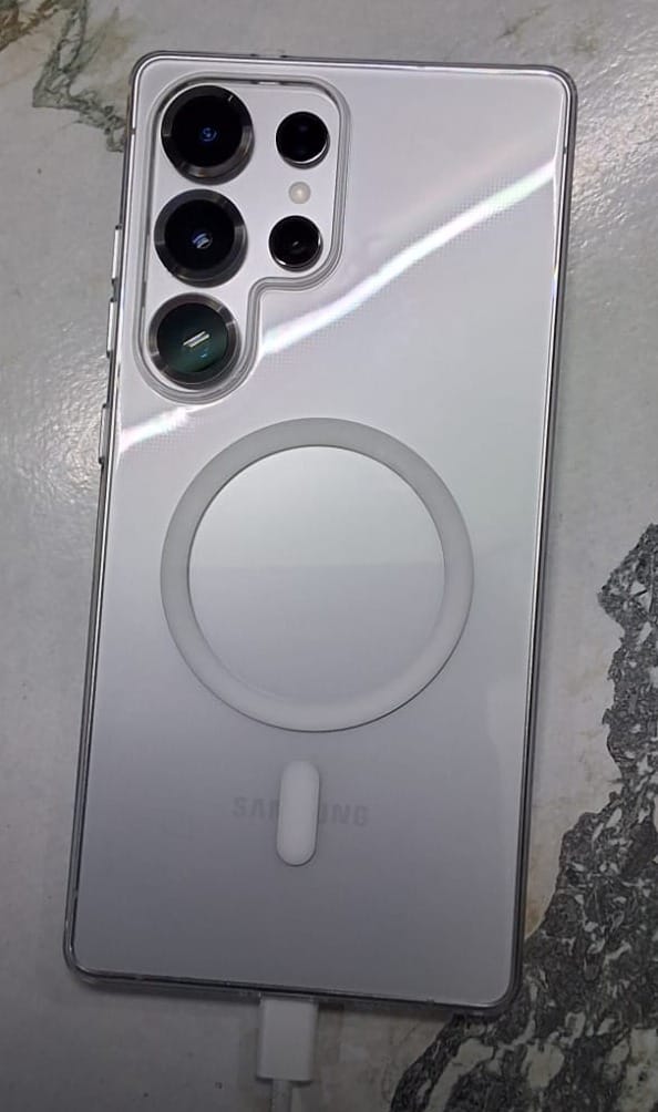 Customer photo review of Anti Yellow Magsafe Clear Case Samsung - Galaxy S25 Ultra