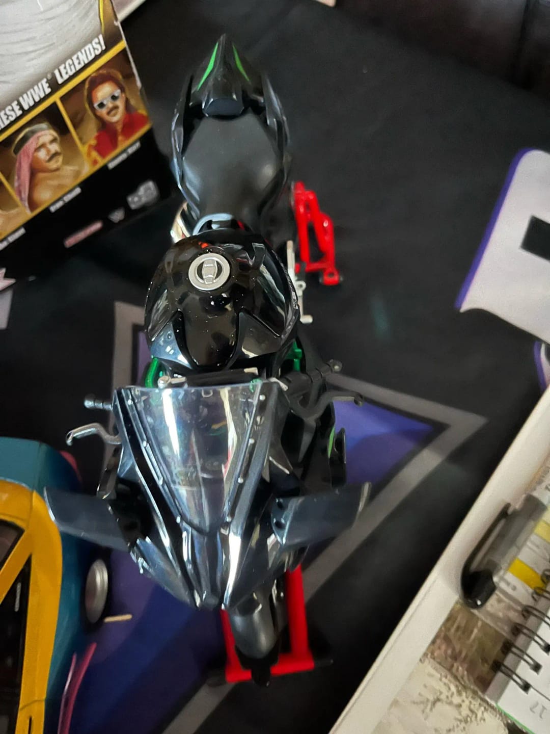 Customer photo review of Kawasaki Ninja H2R-1:9 (Edición humo)