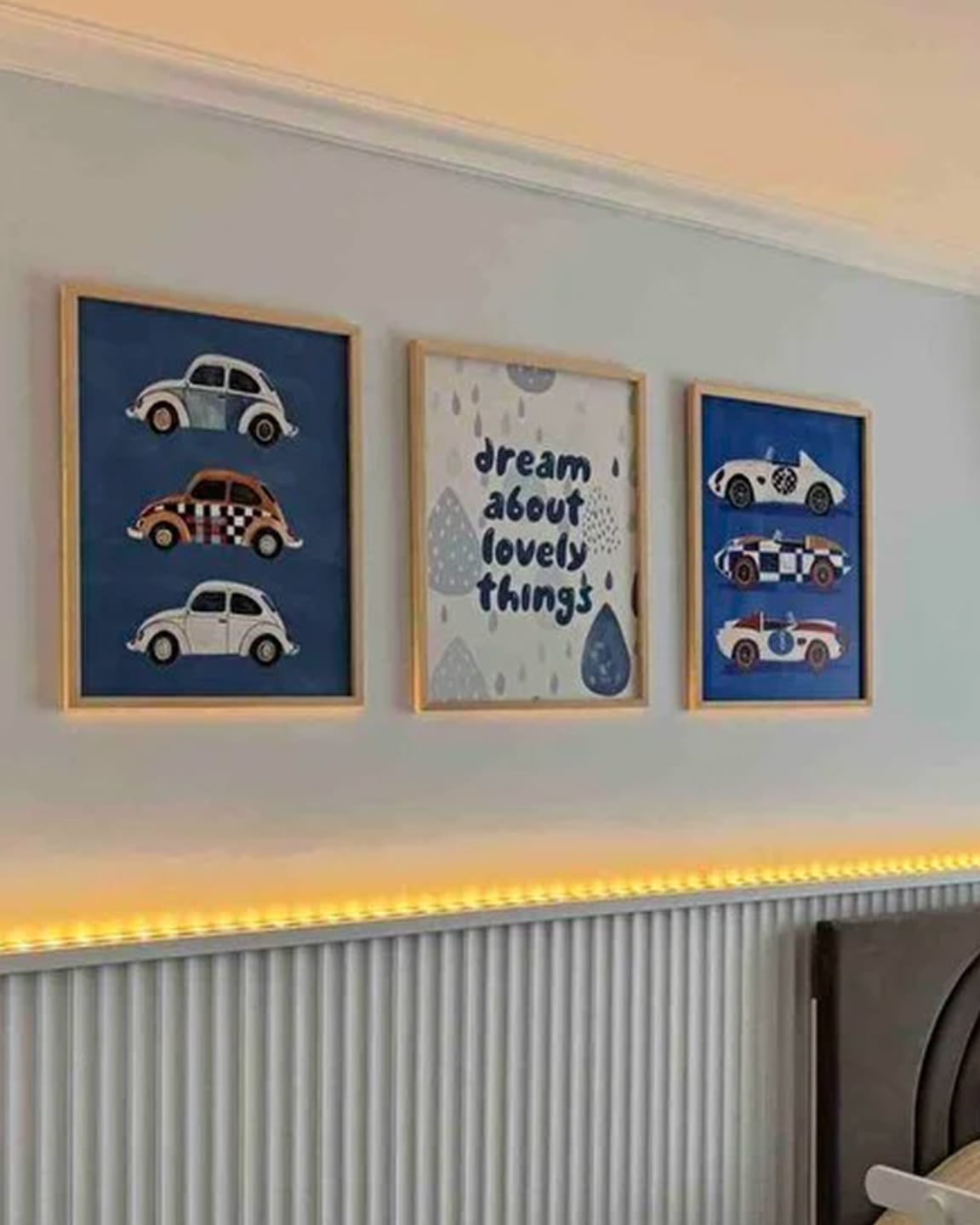 Customer photo review of Vosvos Arabalar Mavi Fonlu Araba Temalı Erkek Çocuk Odası Ahşap Tablo