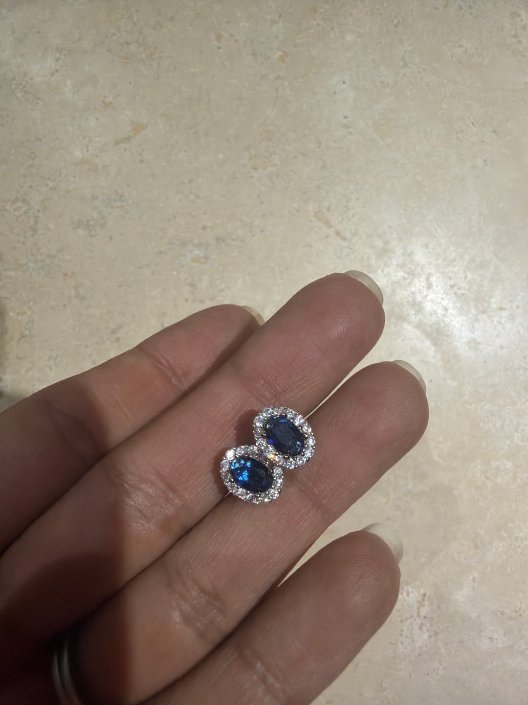 Customer photo review of Collar Birthstone Gota Plateado