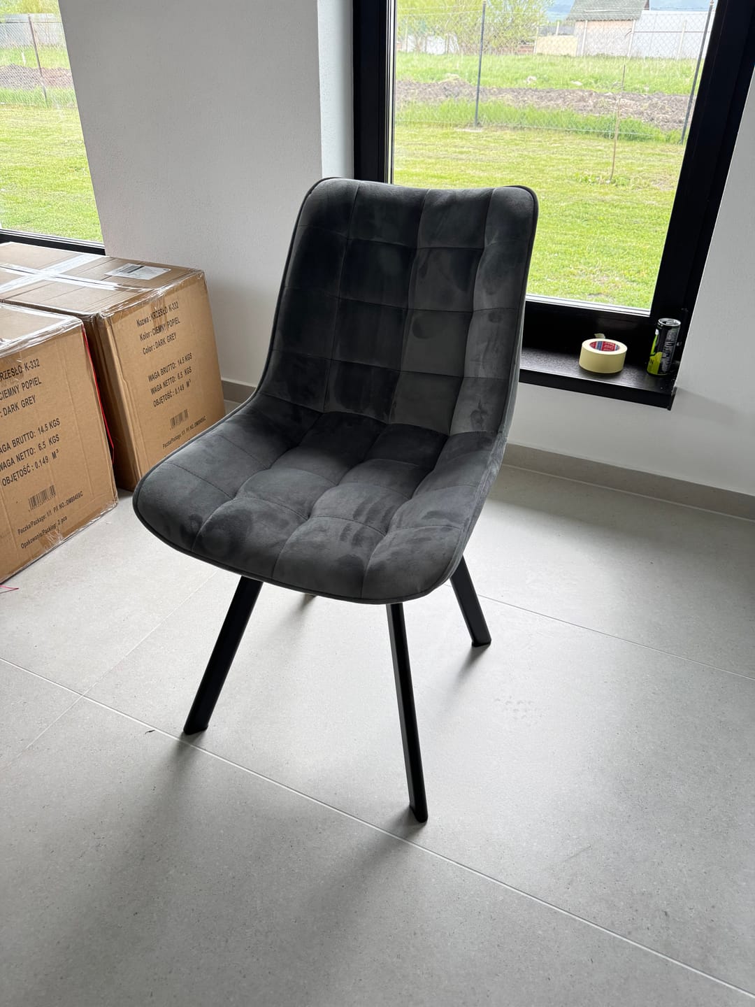 Customer photo review of Scaun tapitat modern K332, gri/negru, stofa catifelata/metal, 46X61X84 CM