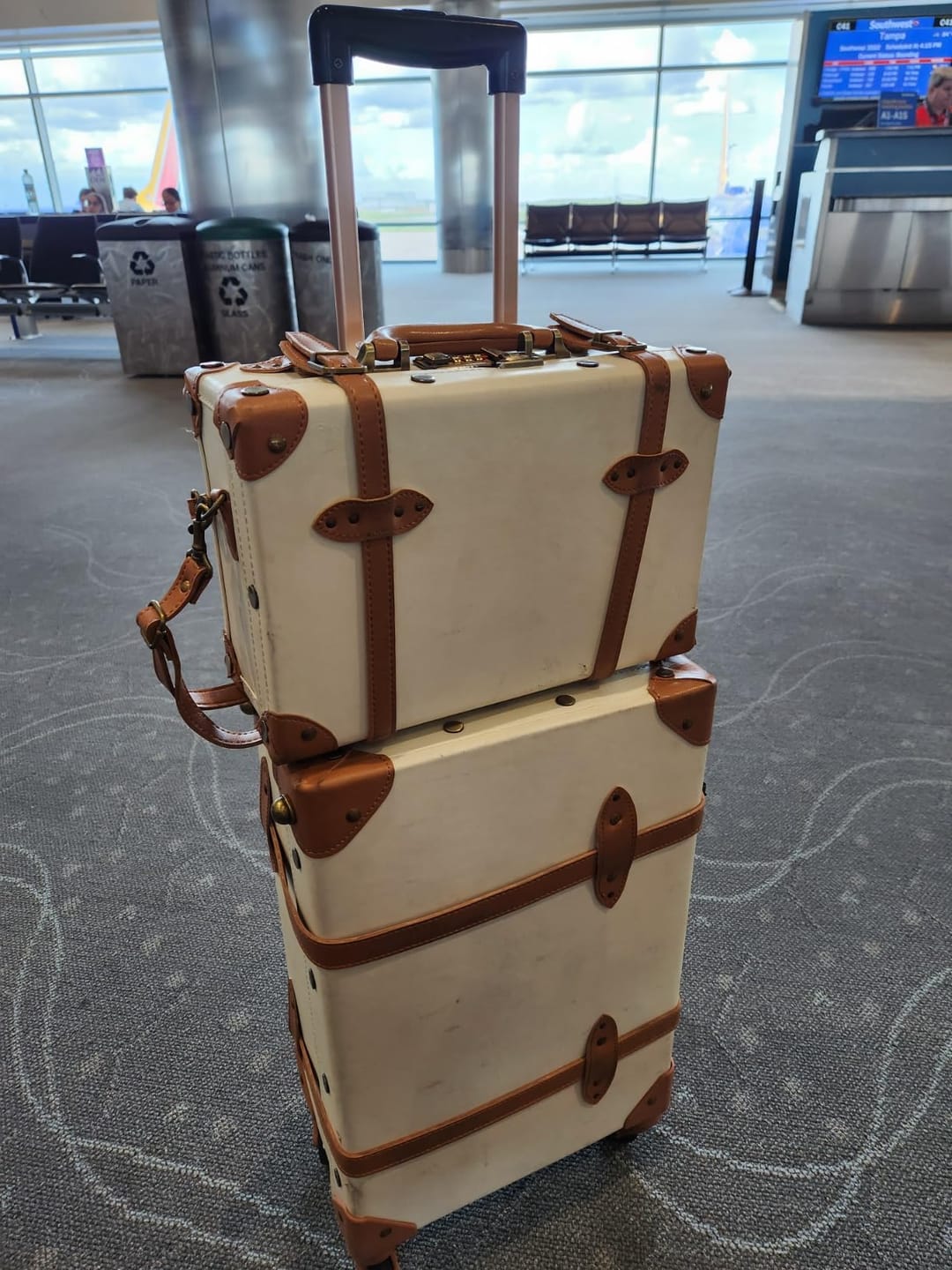 Customer photo review of Minimalism Carry-on Set - Train Case