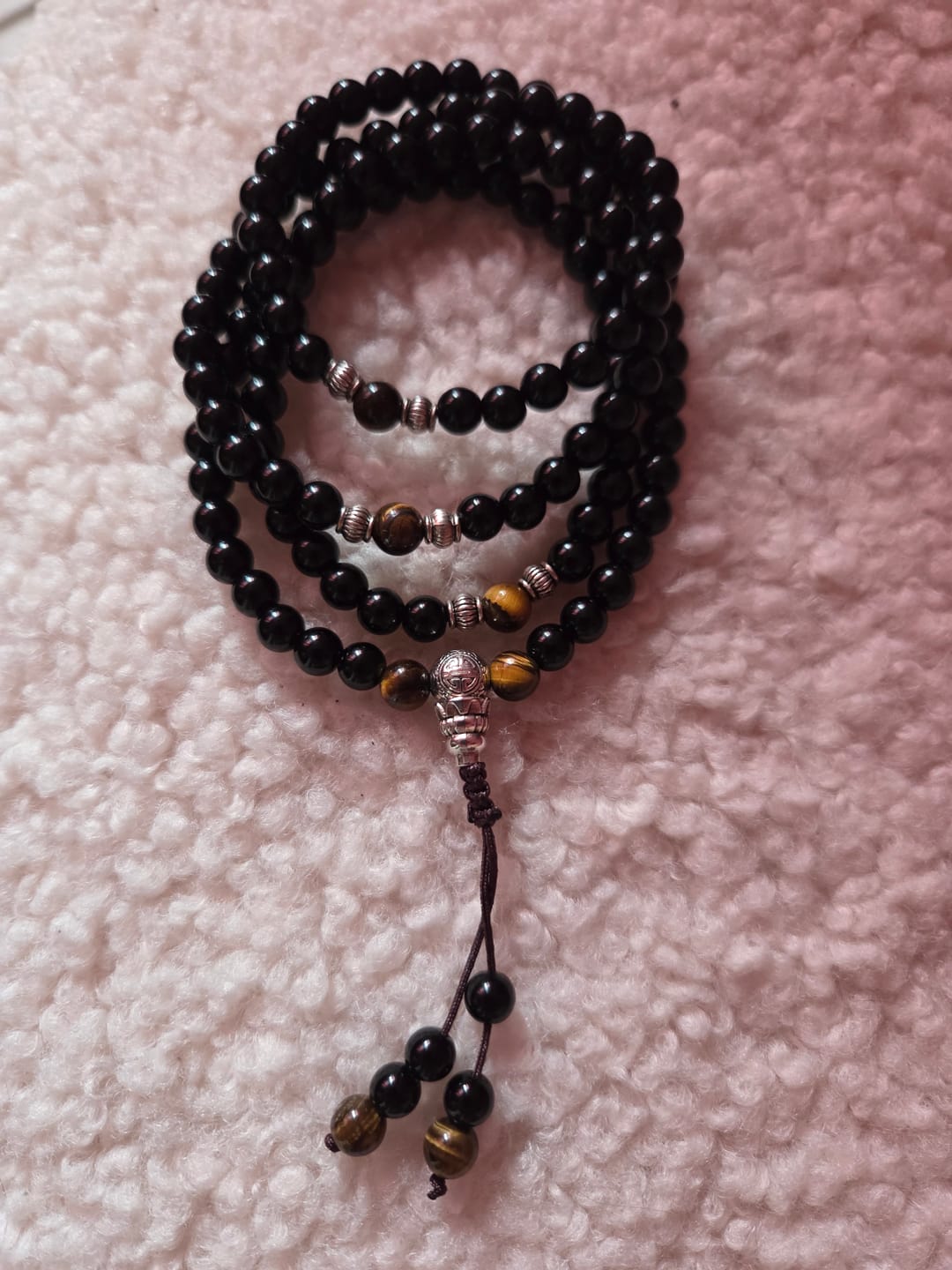 Customer photo review of Buddha Stones Schwarzes Obsidian-Tigerauge-Segen-Mala-Armband
