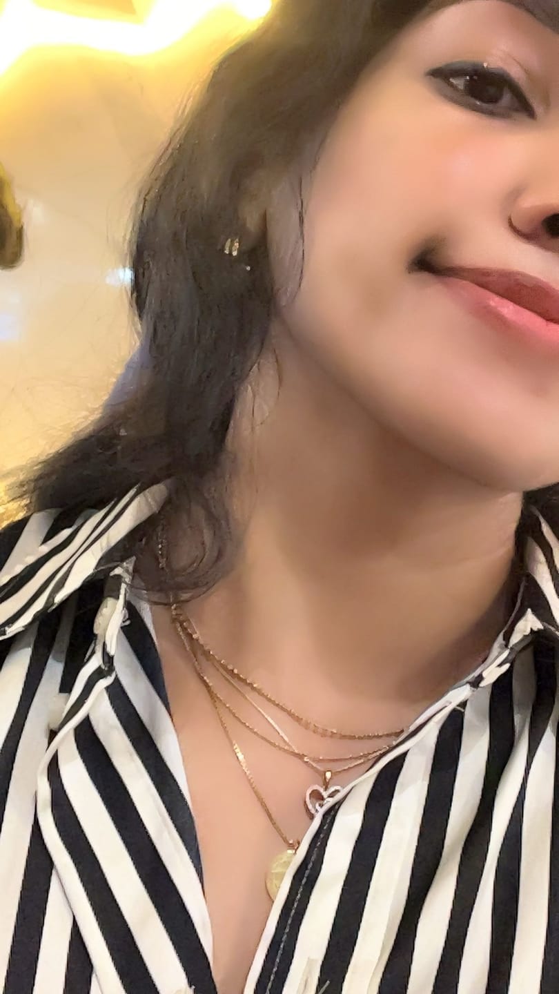 Customer photo review of Round Belle Three Layer Necklace