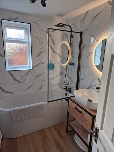 Customer photo review of Nuie Outer Framed Hinged Bath Screen - Matt Black