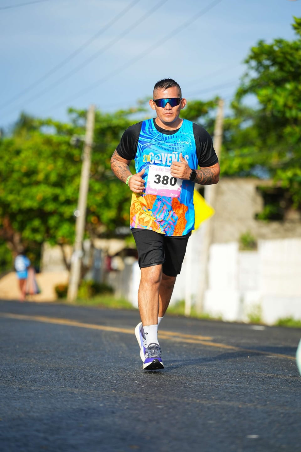 Customer photo review of New Balance FuelCell Rebel v5 Hombre Electric Indigo Truffle Salt