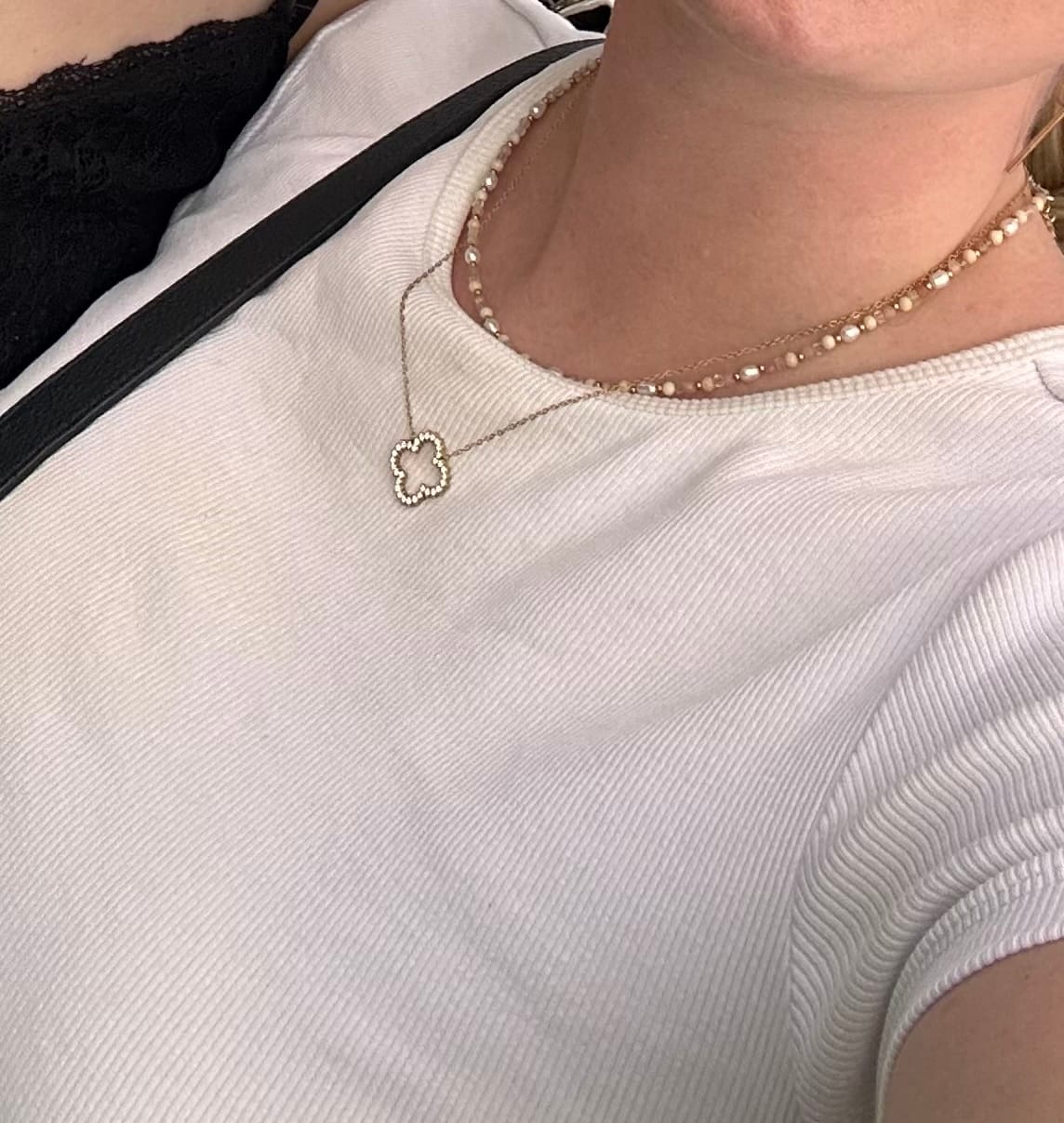 Customer photo review of Framed Pave Leaf Kette 14K Vergoldet