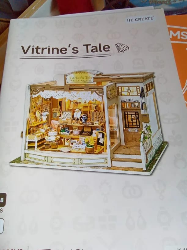 Customer photo review of Vitrine's Tale