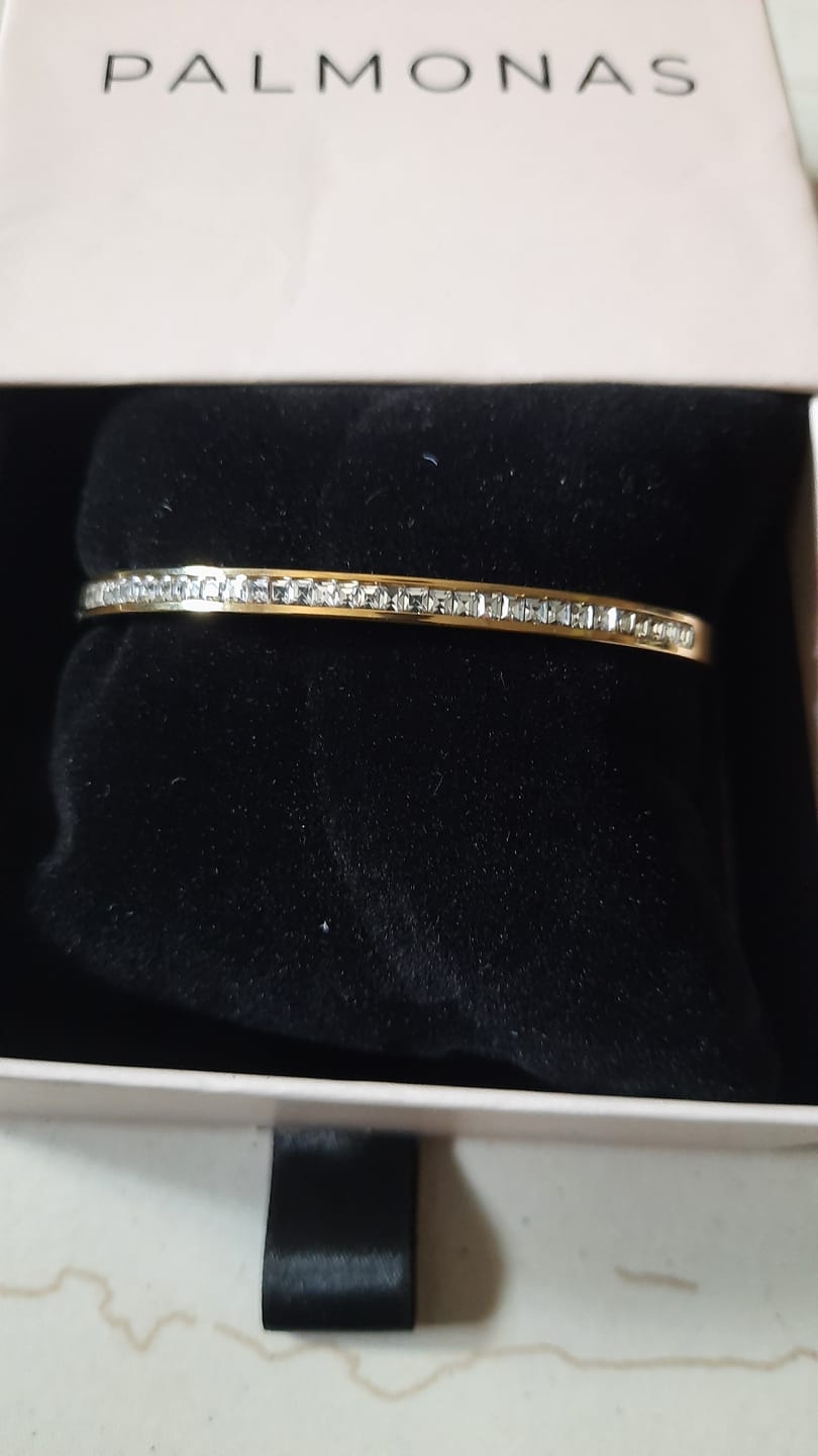 Customer photo review of Sparkling Line Bangle Bracelet