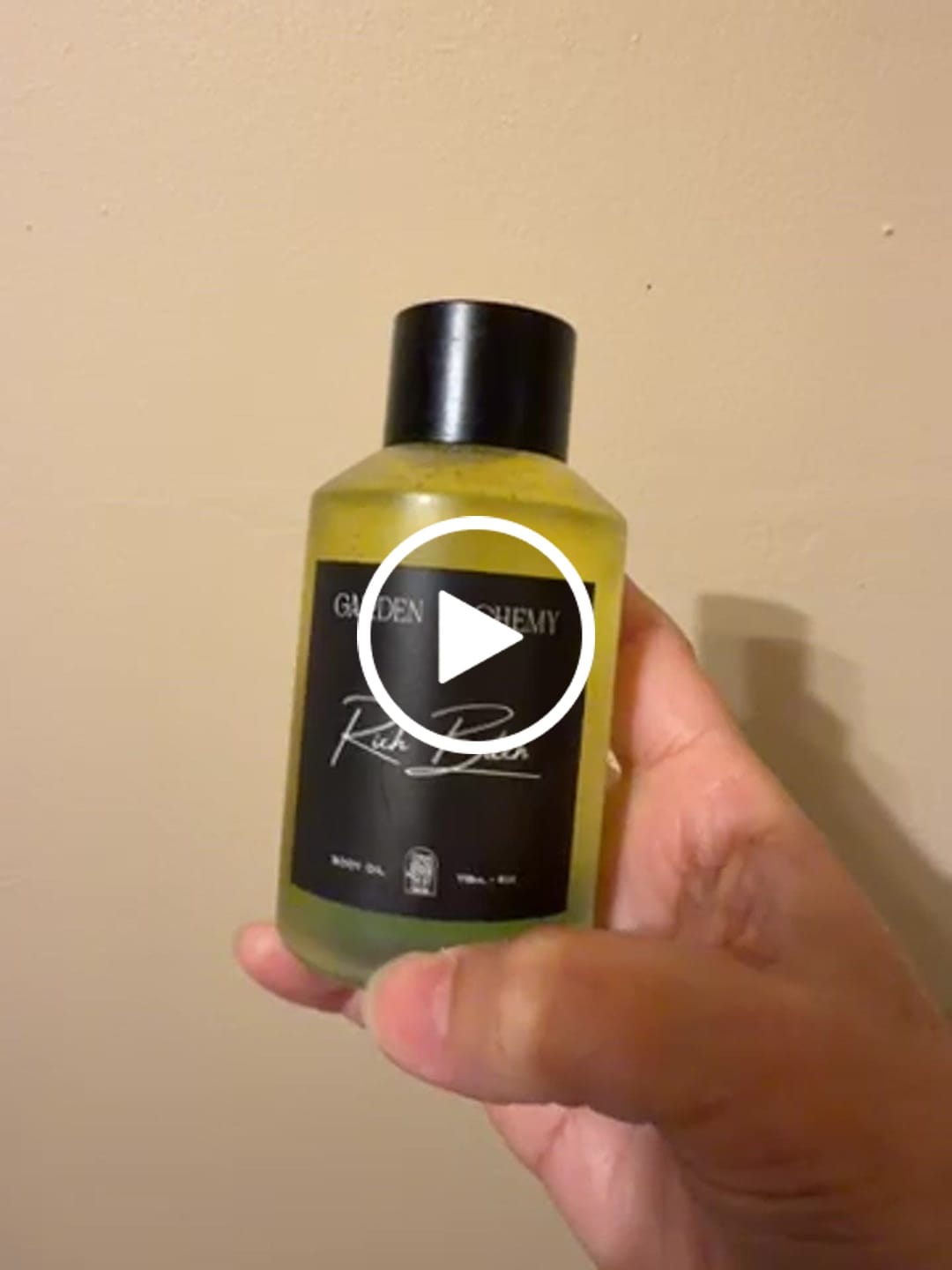 Customer video review of RICH BITCH BODY OIL (the return of the OG 1st formula)