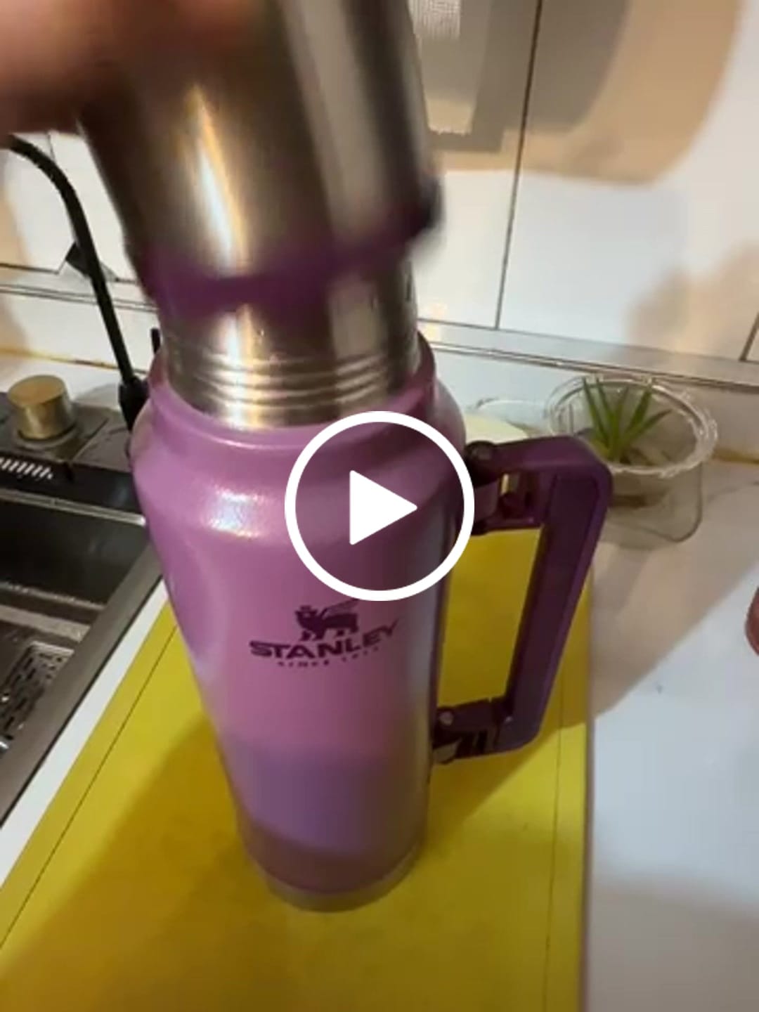 Customer video review of Termo Stanley Classic Lilac | 1.4 lt
