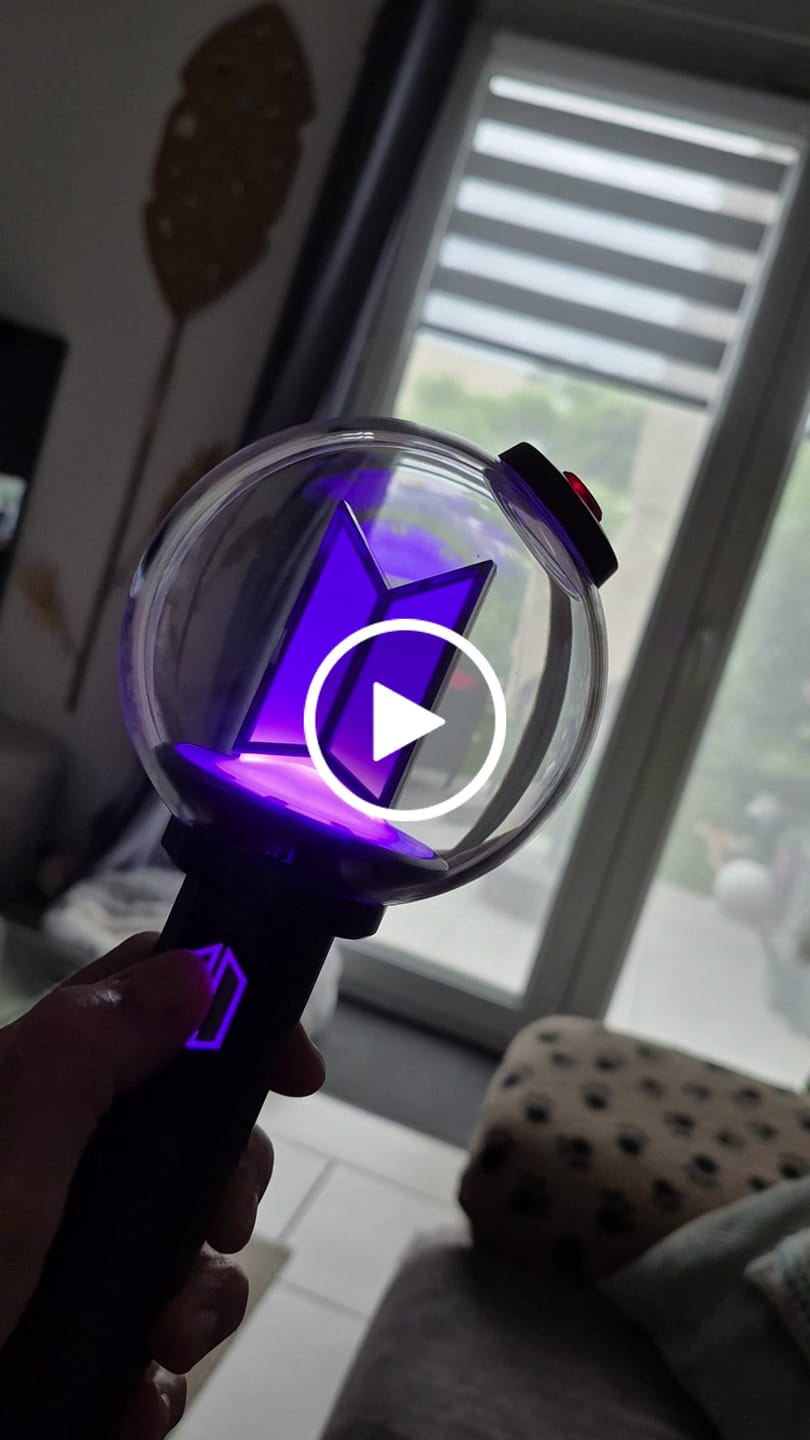 Customer video review of BTS - OFFICIAL LIGHT STICK VER.4