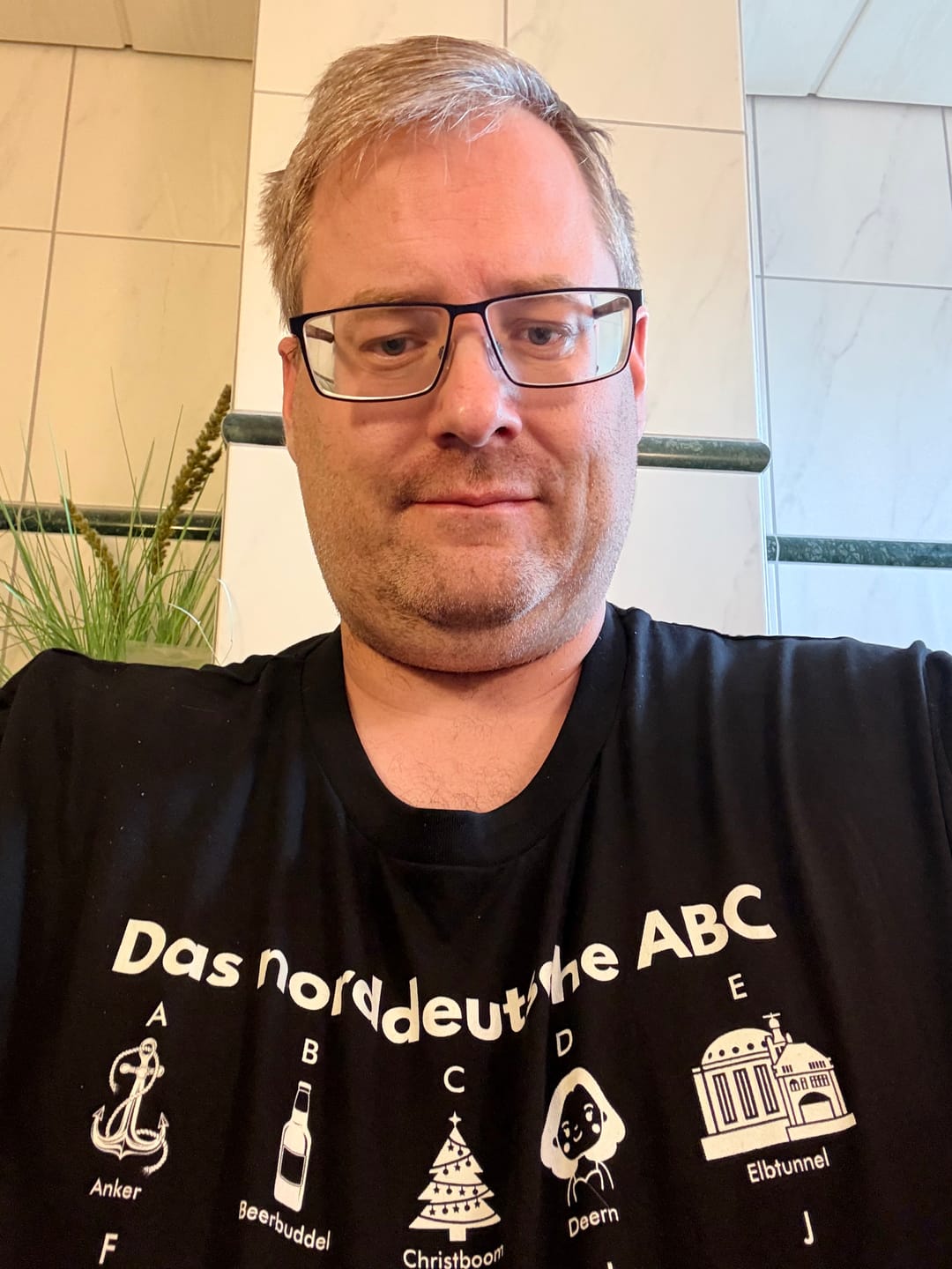 Customer photo review of Das norddeutsche ABC · Herren Premium Bio T-Shirt
