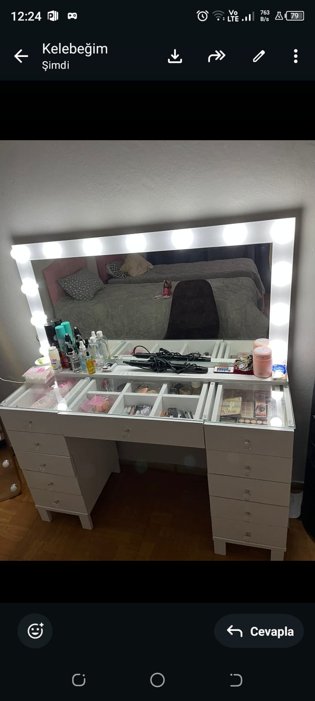Customer photo review of Rani BJ137 Hollywood Işıklı Aynalı Kulis Makyaj Masası Cam Tablalı 11 Çekmeceli Takı Düzenleyici Beyaz