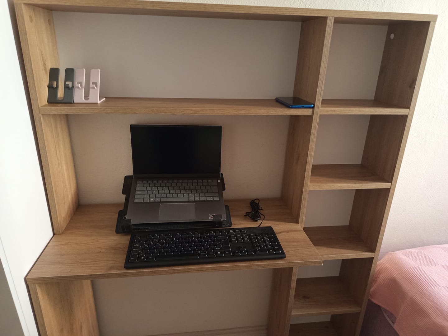 Customer photo review of Rani HA104 Kitaplıklı Raflı Bilgisayar Çalışma Masası Sepet Ceviz