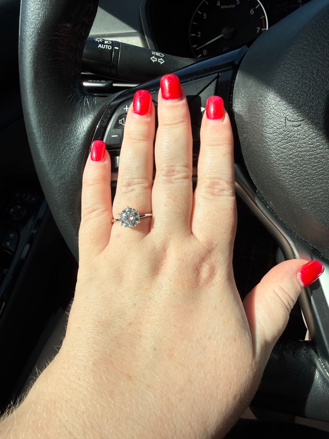 Customer photo review of Rodiffy Moissanite 2.0 Ct ~ 4.0 Ct Round Cut 6 Prong Engagement Ring For Women
