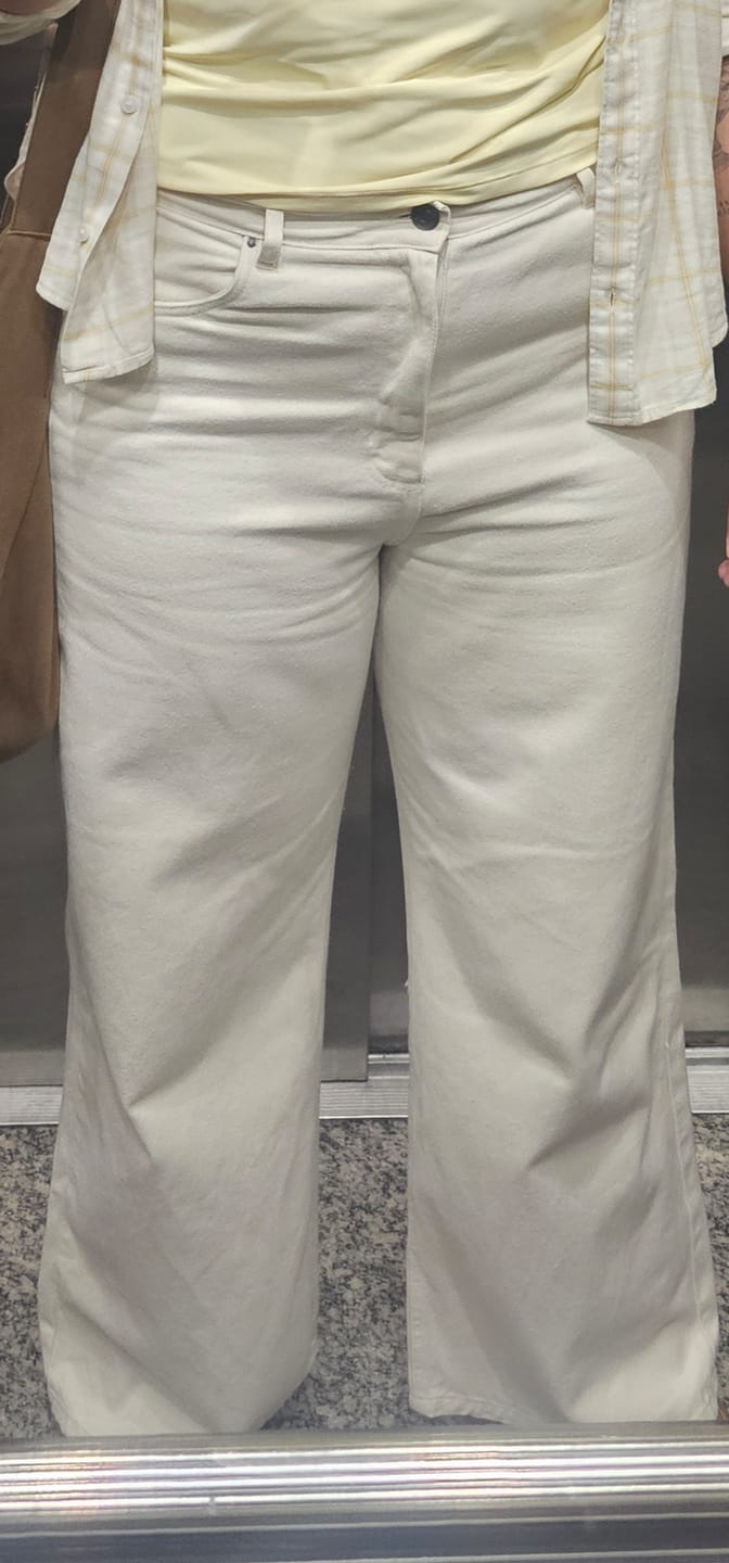 Customer photo review of Calça Jeans Wide Leg Buriti Bege Natural