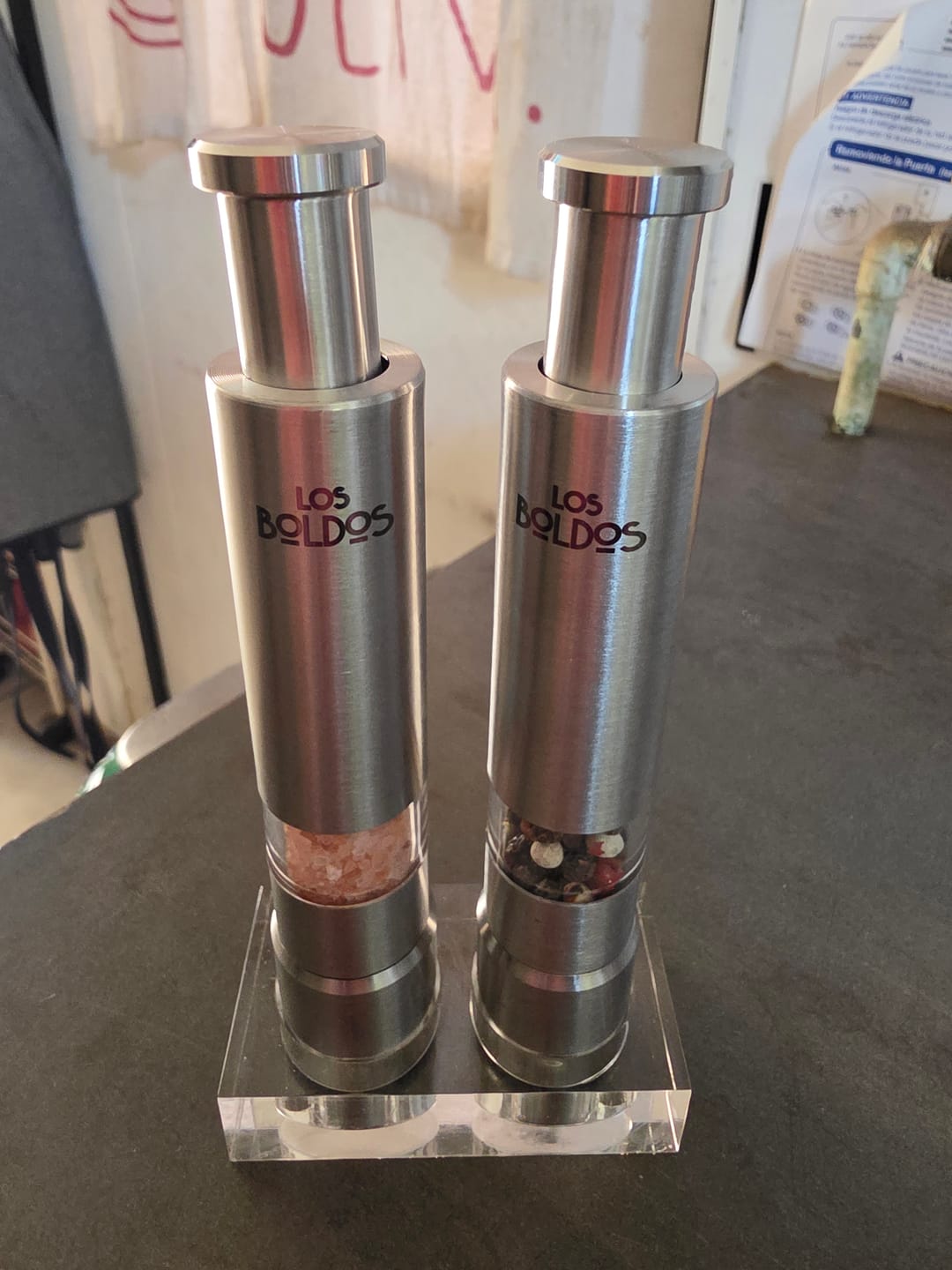 Customer photo review of Molinillos de Acero - Set 2 Unidades con Base de Acrílico  Sal del Himalaya + Mix 4 Pimientas