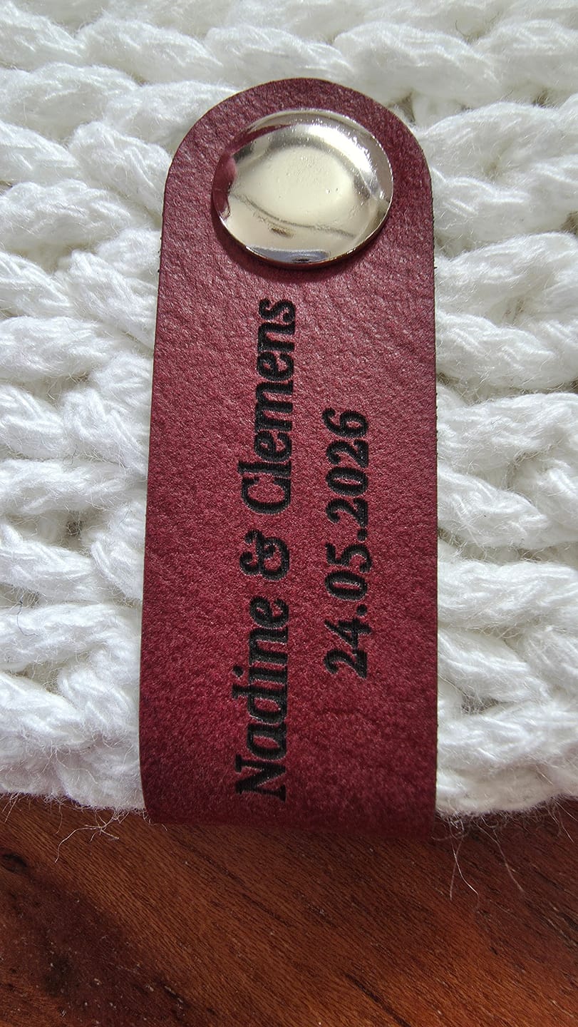 Customer photo review of Personalisierte Labels mit Chicago Screws - Kunstleder-Label mit Schrauben